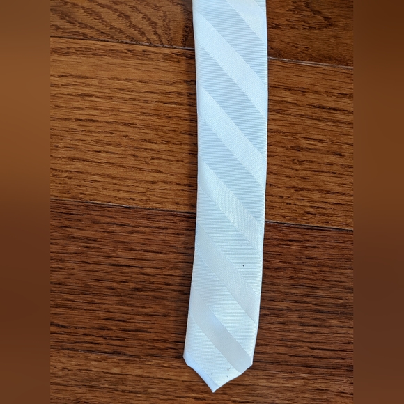 Croft & Barrow White Formal Silky Solid Color Tie - Picture 3 of 6